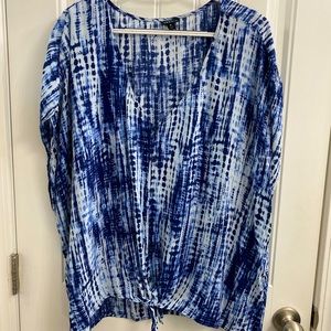 Torrid size 4 Navy Tie-dye blouse